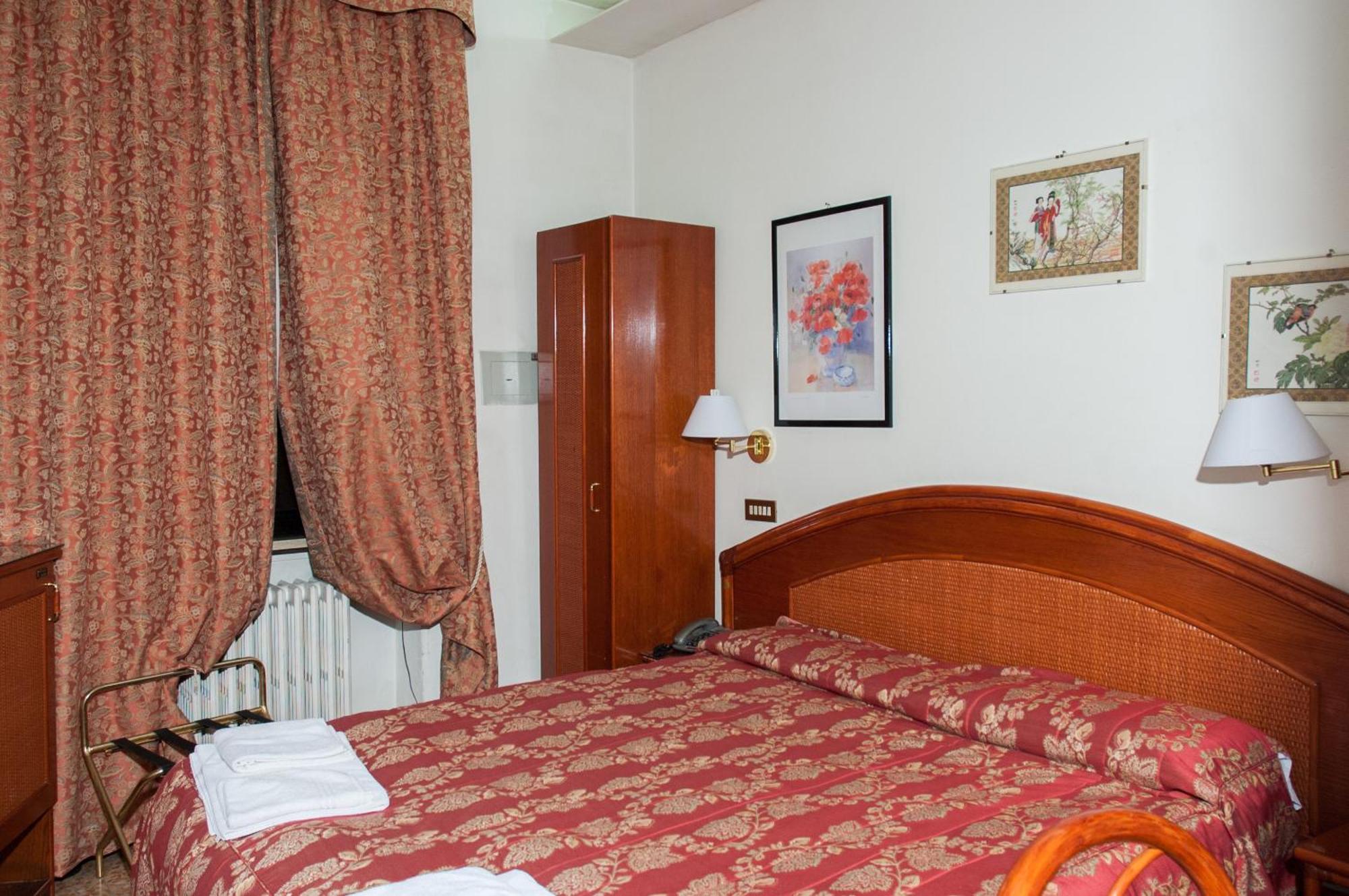 Vip Hotel Piacenza Luaran gambar