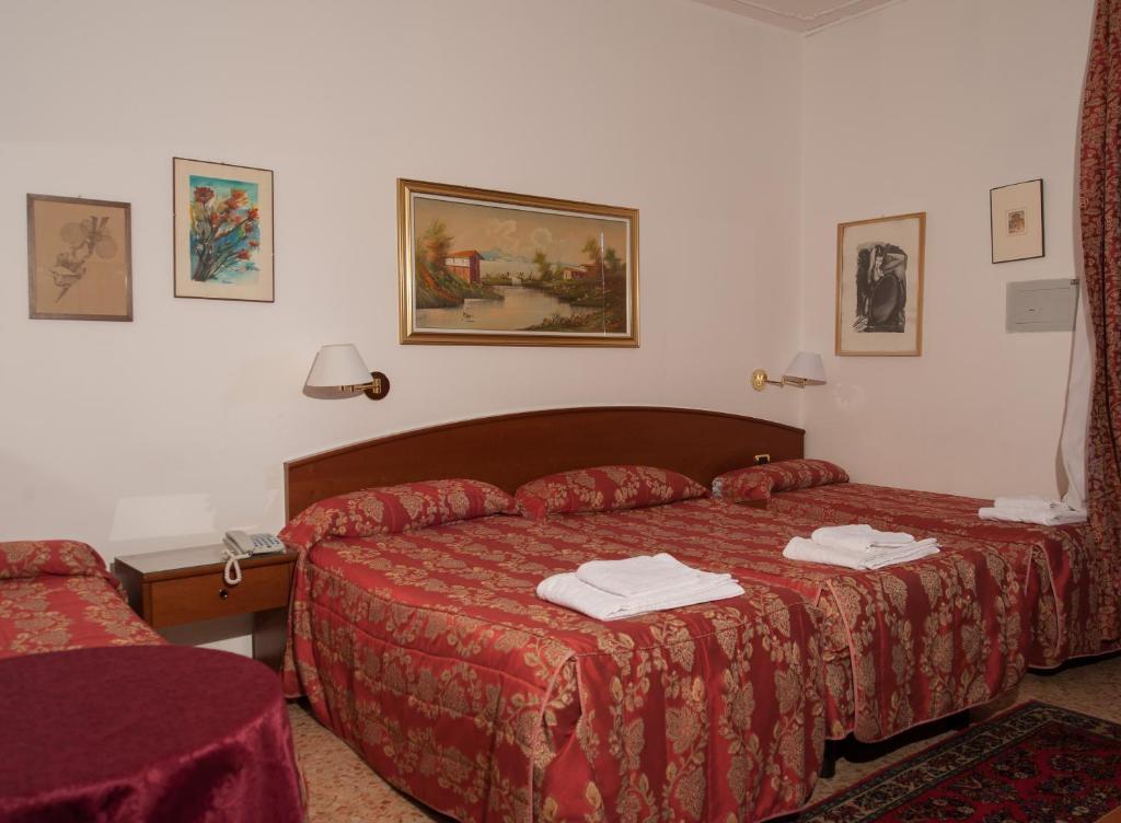 Vip Hotel Piacenza Bilik gambar