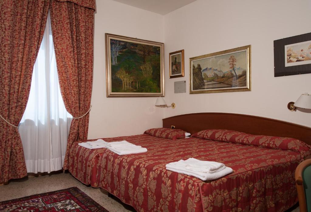 Vip Hotel Piacenza Bilik gambar