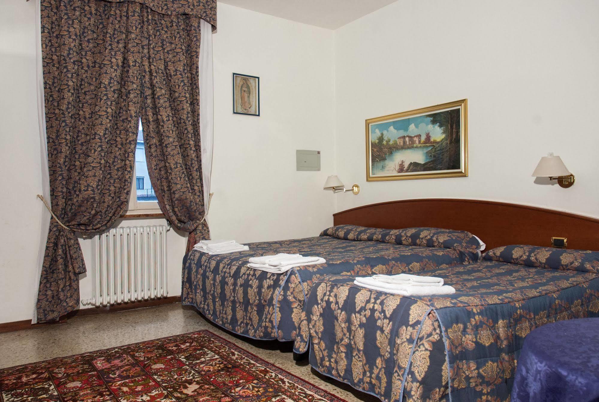 Vip Hotel Piacenza Luaran gambar