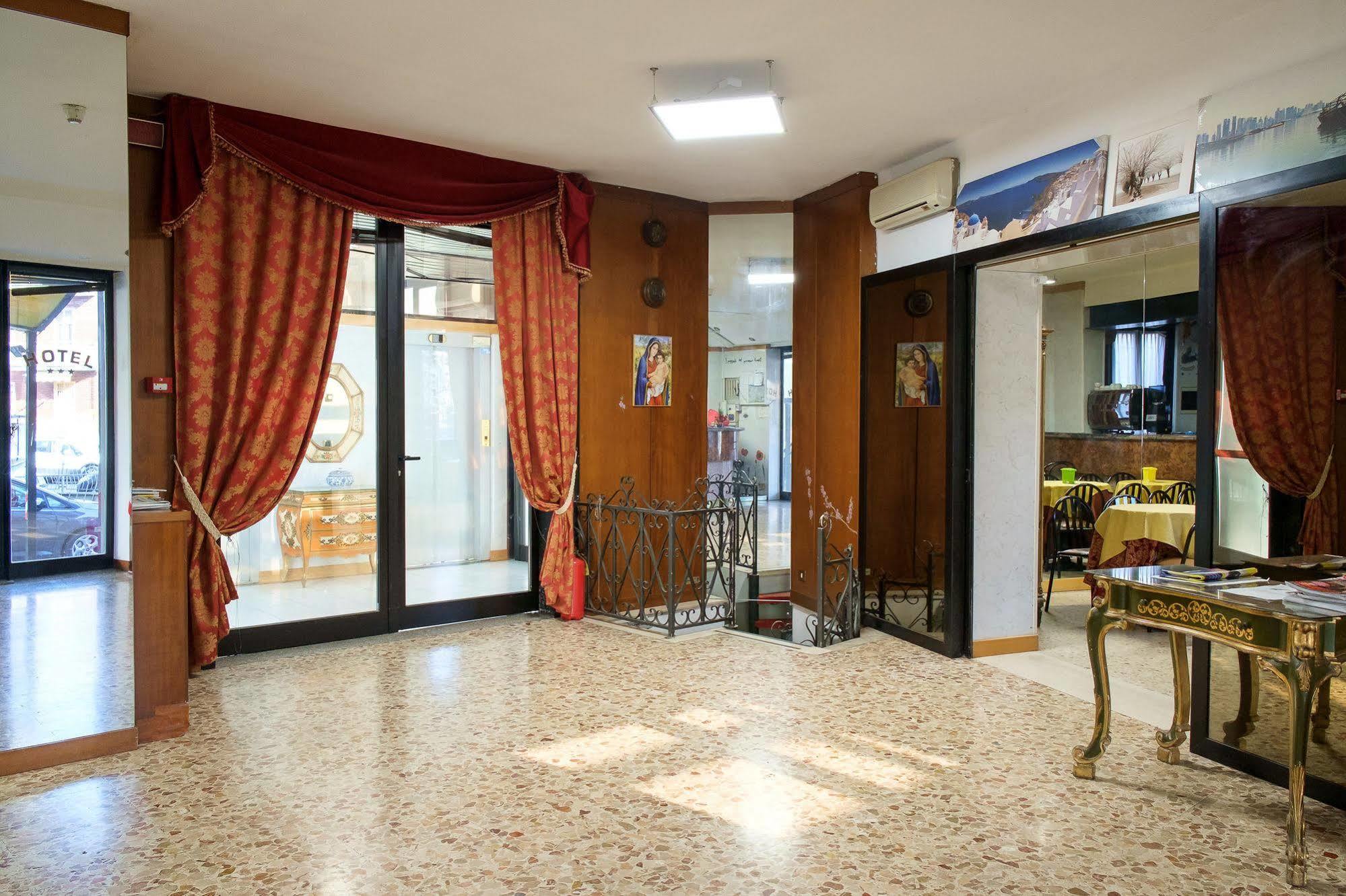 Vip Hotel Piacenza Luaran gambar