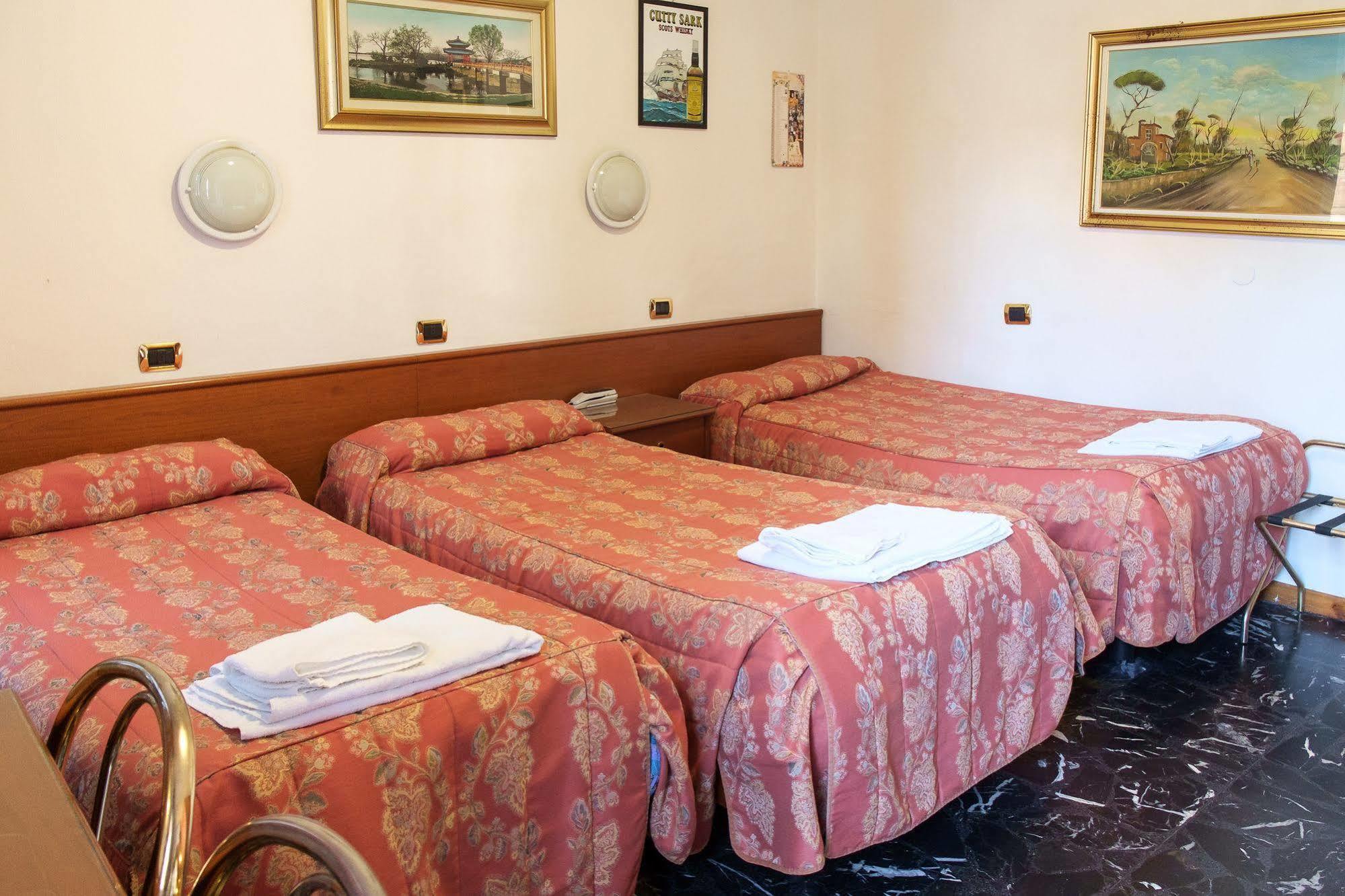 Vip Hotel Piacenza Luaran gambar