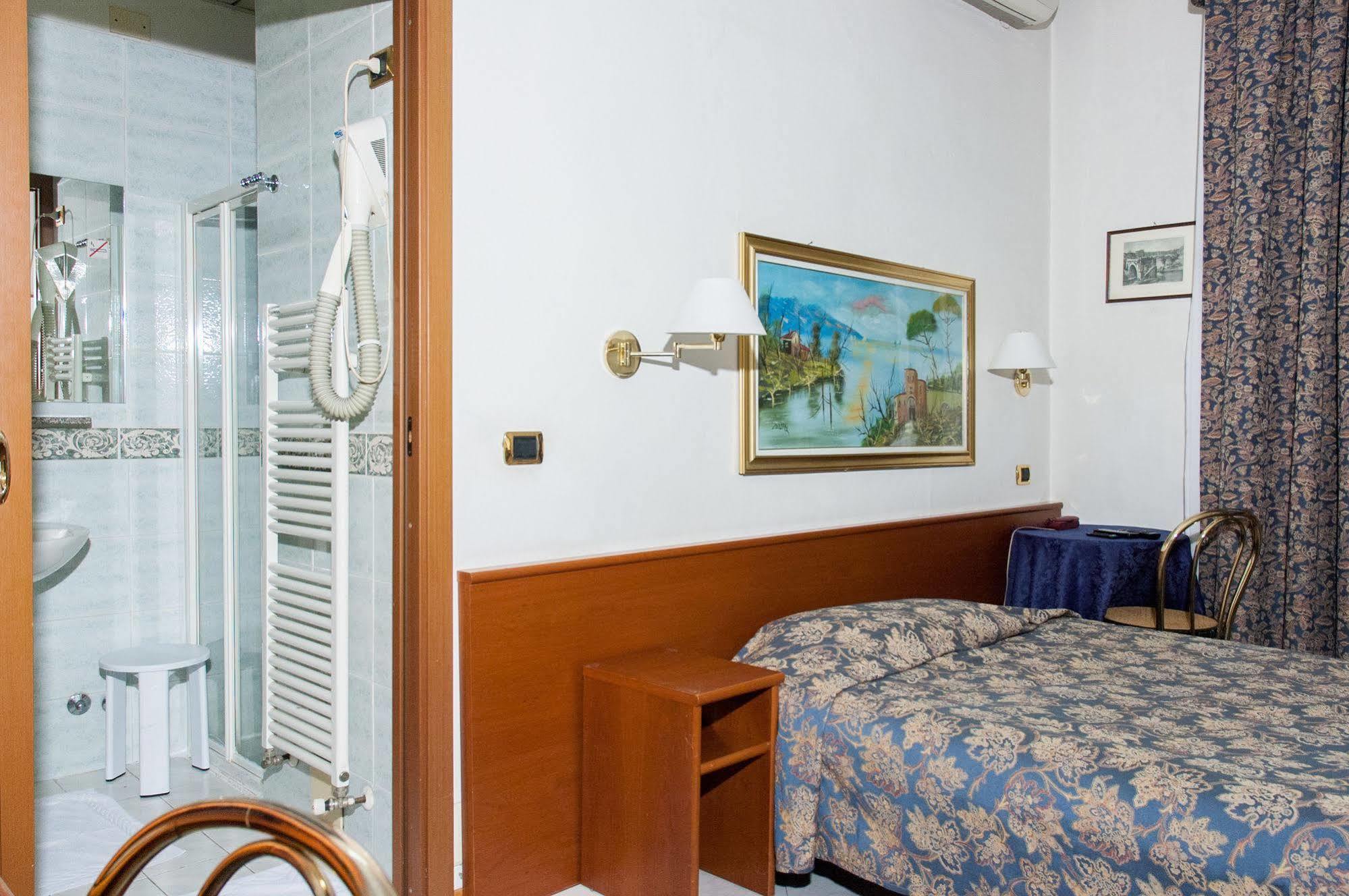 Vip Hotel Piacenza Luaran gambar