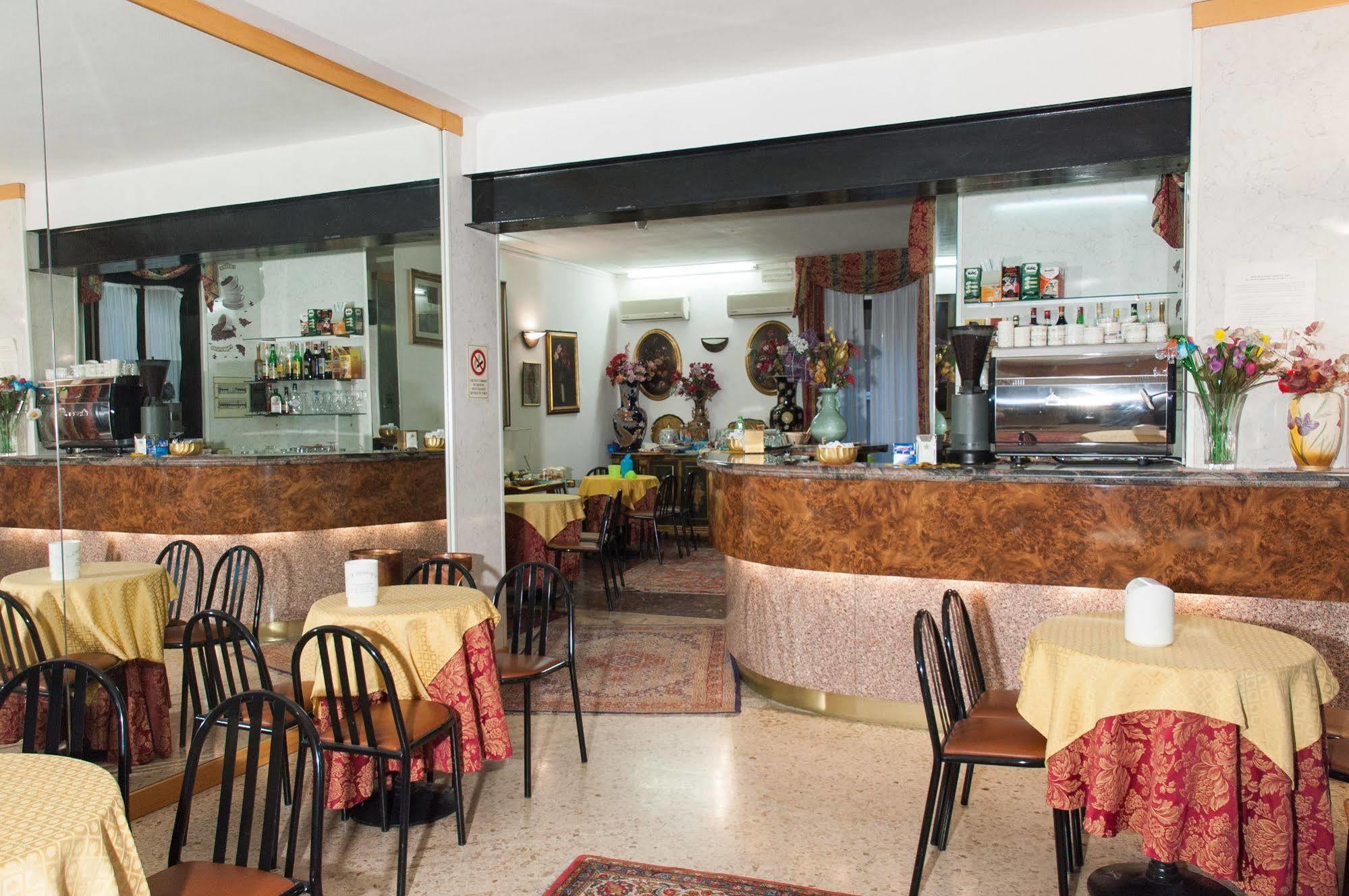 Vip Hotel Piacenza Luaran gambar